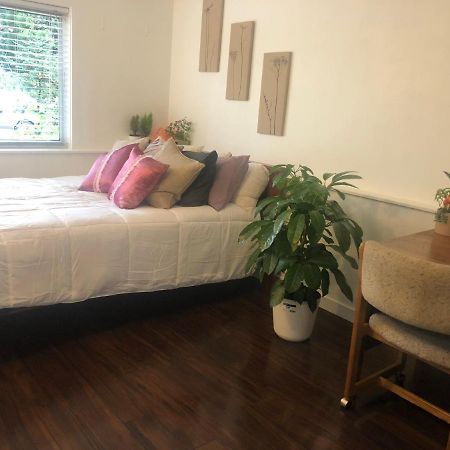 Quiet-Comfy 3 Bedroom Home On A Tree Lined Street In Kits Vancouver Zewnętrze zdjęcie
